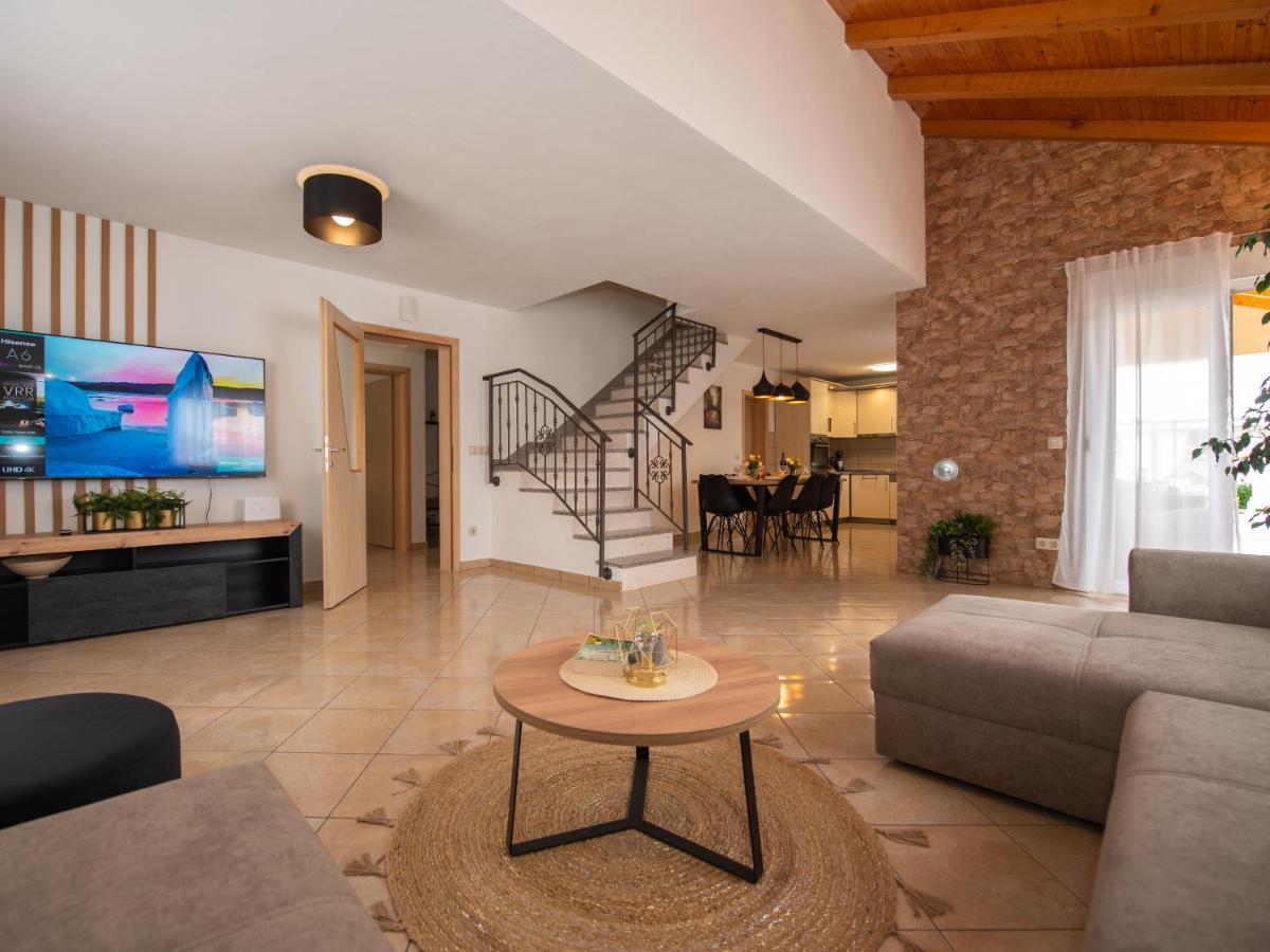 Holiday Home Near Trogir Kaštel Štafilić Kültér fotó