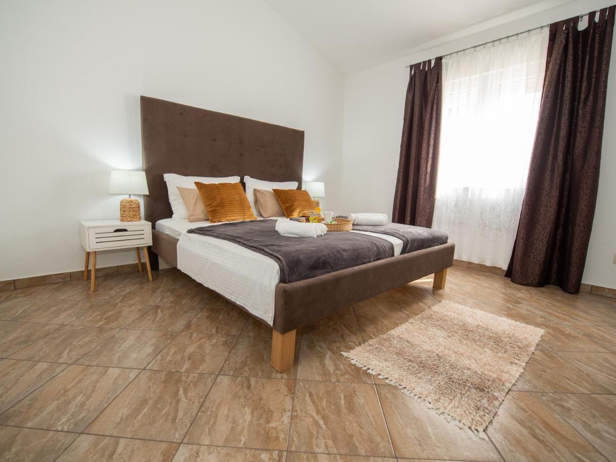 Holiday Home Near Trogir Kaštel Štafilić Kültér fotó