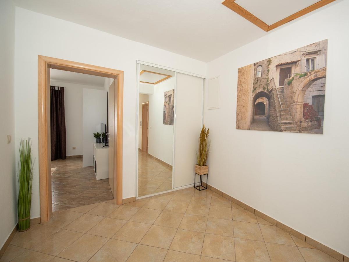Holiday Home Near Trogir Kaštel Štafilić Kültér fotó