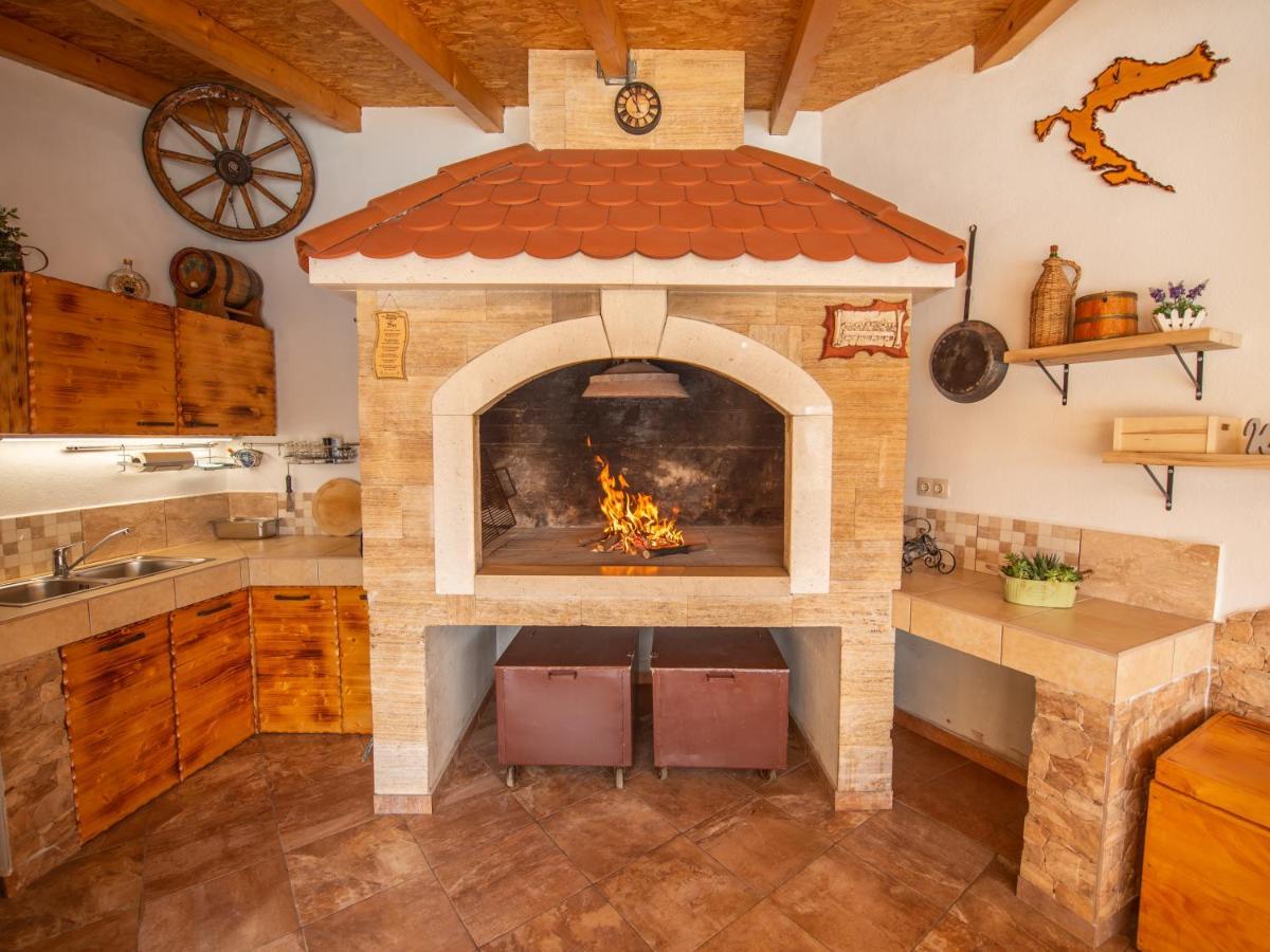 Holiday Home Near Trogir Kaštel Štafilić Kültér fotó