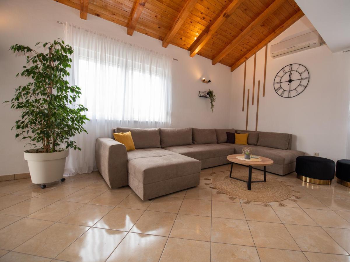 Holiday Home Near Trogir Kaštel Štafilić Kültér fotó