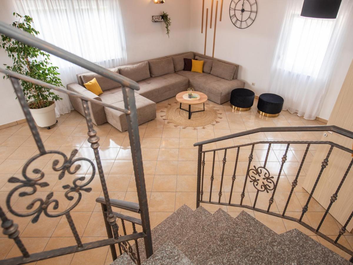 Holiday Home Near Trogir Kaštel Štafilić Kültér fotó