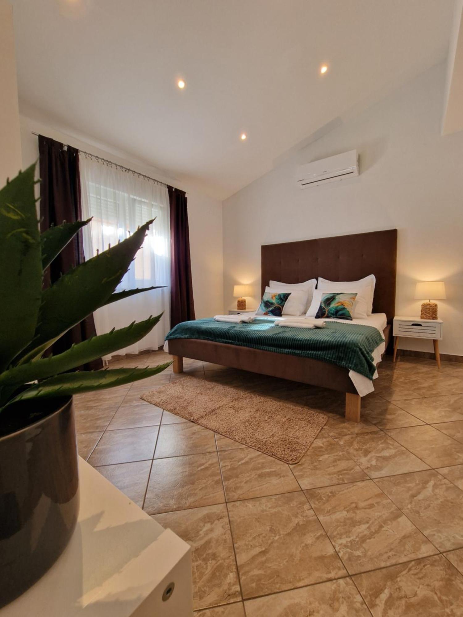 Holiday Home Near Trogir Kaštel Štafilić Kültér fotó
